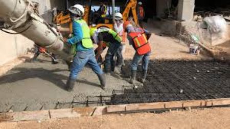 Vaciado y nivelado de concreto para moldes de concreto estampado